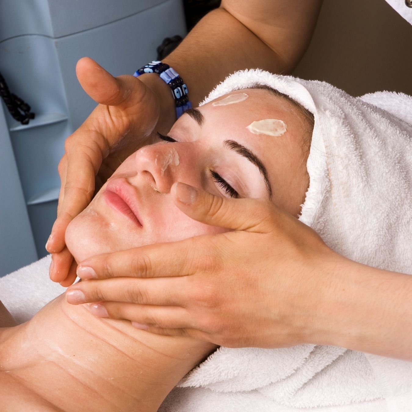 cleansing iram beauty care salon